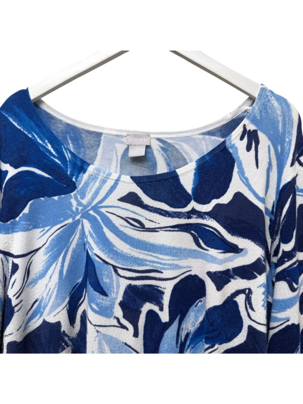 Chicos Womens Sweater Size XXL (Chicos 4) Blue Floral Pullover Lightweight Knit - Picture 2 of 8